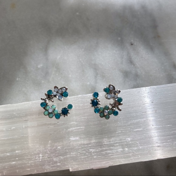 Petite Multi Color Crystal Flowers Blue Stud Earrings NEW - Picture 2 of 10